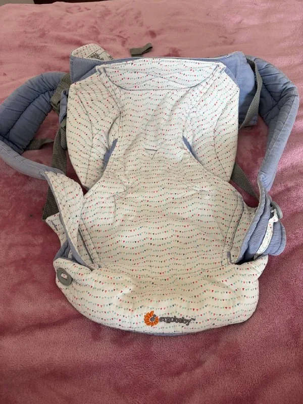 Переноска для ребенка Ergobaby с вкладышем Easy Snug
