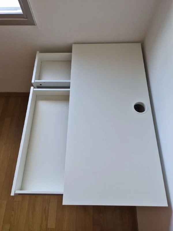 Стол IKEA MICKE
