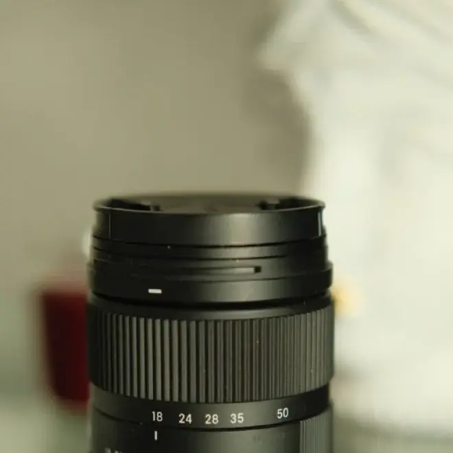Зум-объектив Sigma 18-50mm f/2.8 DC DN для Fuji X-mount
