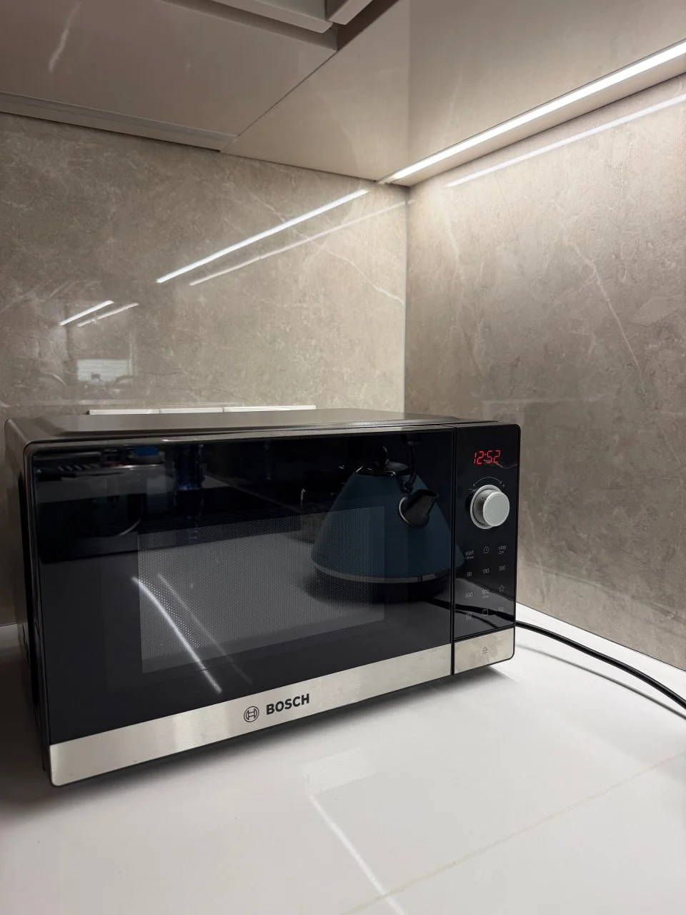 Кофемашина Nespresso Mini Essenza Black C30 и капучинатор Aeroccino 3