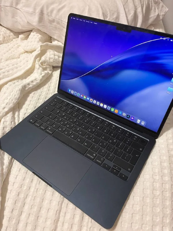 💻 Apple MacBook Air 13″ M4 — 16GB / 256GB
