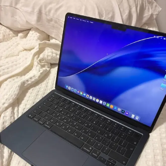 💻 Apple MacBook Air 13″ M4 — 16GB / 256GB