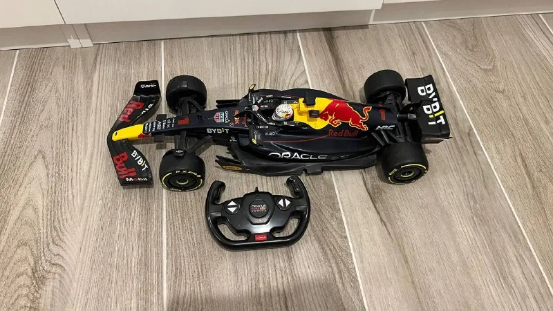 Машинка на радиоуправлении Red Bull Racing RB18 RC (Rastar)