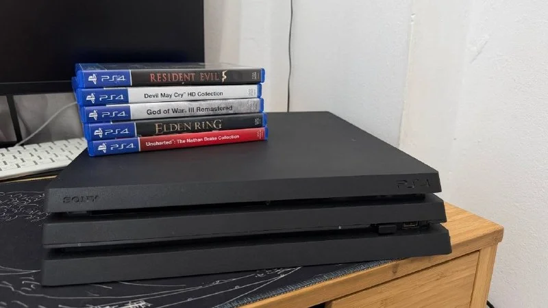 PlayStation 4 Pro с шестью играми