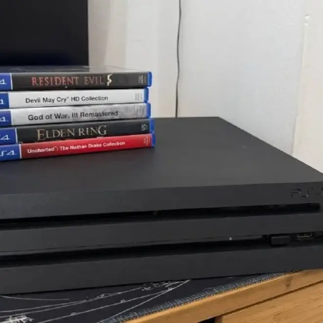 PlayStation 4 Pro с шестью играми