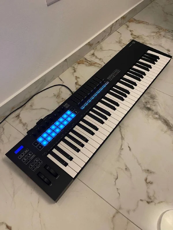 MIDI-клавиатура Novation Launchkey 61 MK3