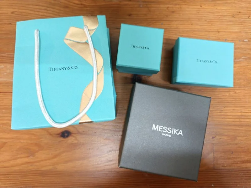 Оригинальные коробочки Tiffany и Messika с подсветкой