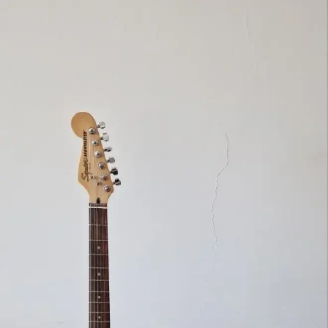 Электрогитара Squier Showmaster и процессор NUX MG-300