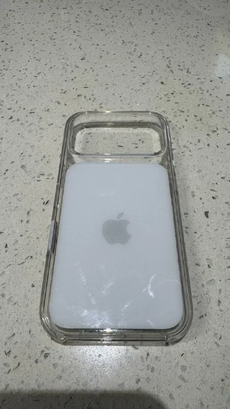 Оригинальный чехол Apple для iPhone 17 Pro