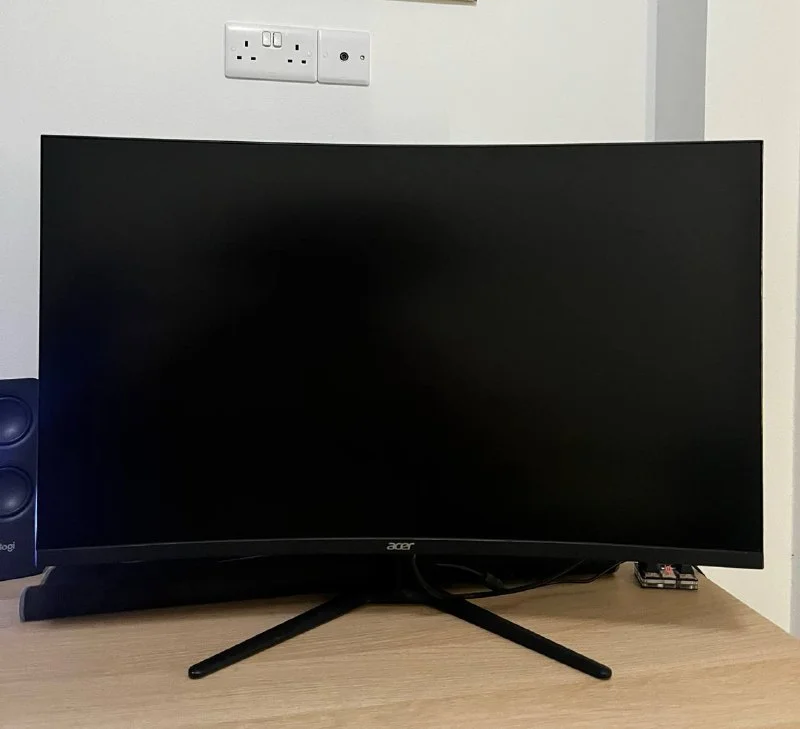 Игровой изогнутый монитор Acer 32” | 180 Гц | Full HD