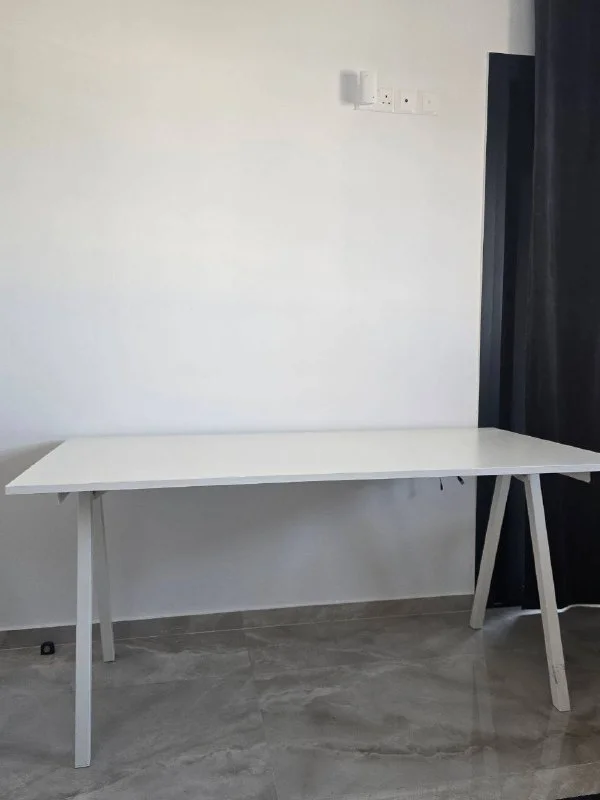 Письменный стол Ikea TROTTEN